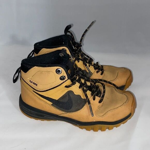 Nike Fusion Hills  - Picture 1 of 8